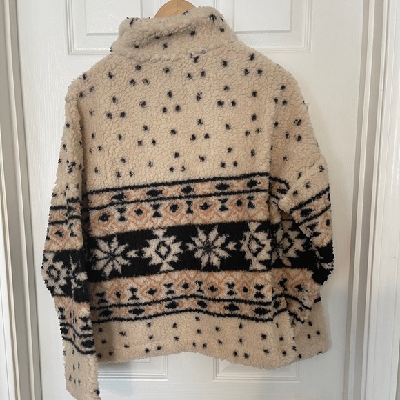 Patterned Sherpa Quarter Zip NEW WITH TAGS - Picture 4 of 7